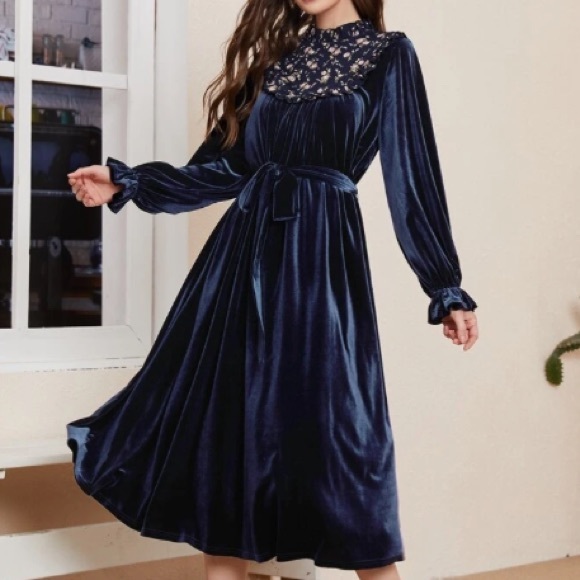 SHEIN Dresses & Skirts - Navy Velvet SHEIN Dress with Sash